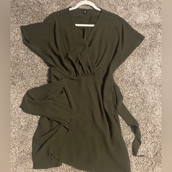 Dress - Picture 6 of 7